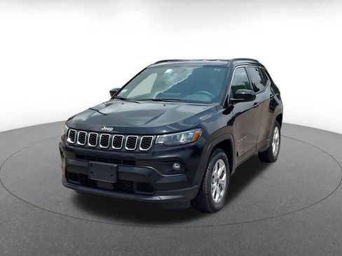 Used 2025 Jeep Compass Latitude AWD/4WD image 5
