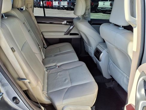 Used 2019 Lexus GX 460 Premium w/ Premium Package image 16