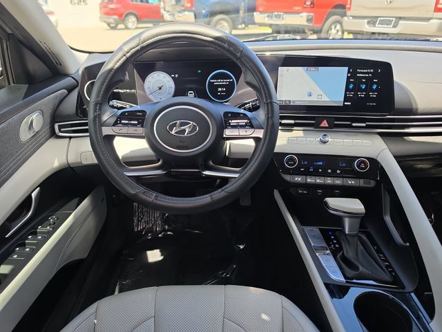 Used 2023 Hyundai Elantra Limited FWD image 9
