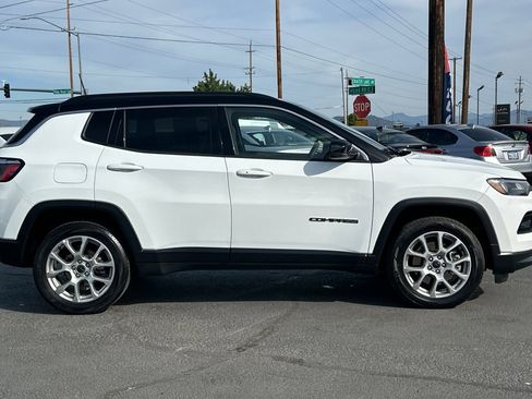 Used 2025 Jeep Compass Limited AWD/4WD image 3
