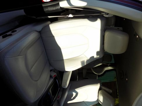 Used 2017 Chrysler Pacifica Touring-L Plus w/ Tire & Wheel Group image 23