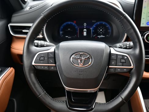 Used 2023 Toyota Highlander Platinum AWD/4WD image 22