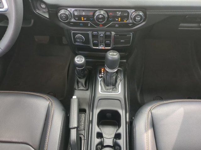 Used 2024 Jeep Wrangler Unlimited Sahara w/ Technology Group AWD/4WD image 21