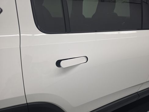 Used 2024 Rivian R1S Adventure AWD/4WD image 35