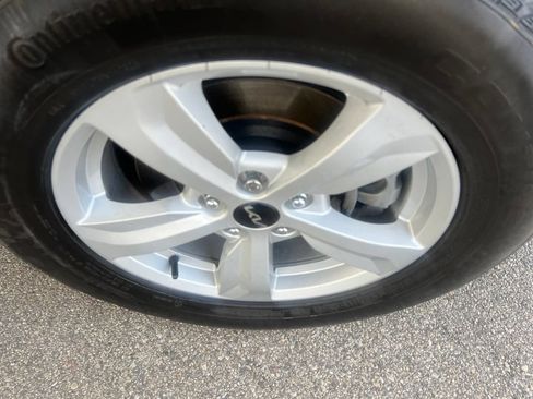 Certified 2024 Kia Sorento LX FWD image 38