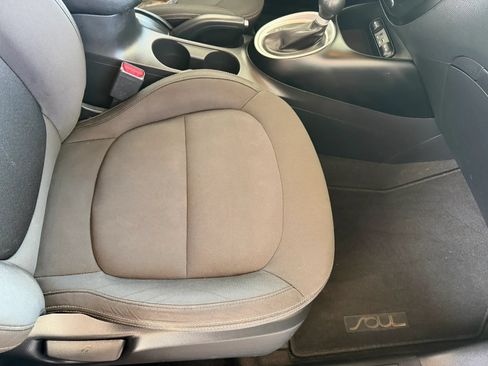 Used 2017 Kia Soul FWD image 12