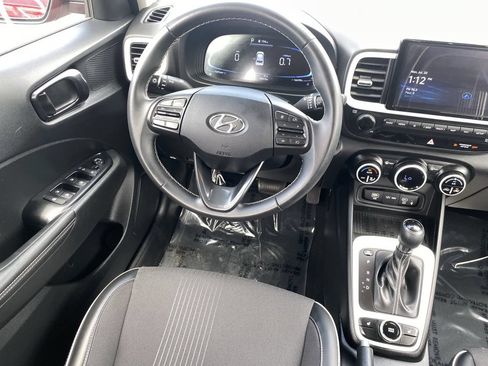 Used 2023 Hyundai Venue Limited FWD image 15