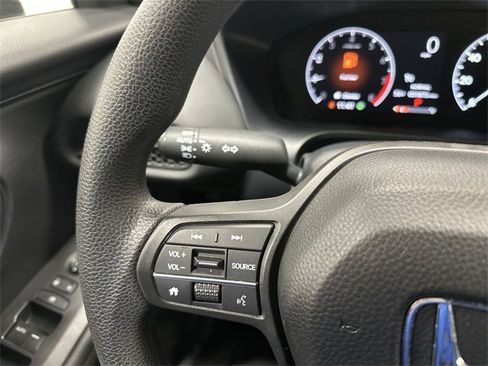 Used 2023 Honda HR-V LX image 36