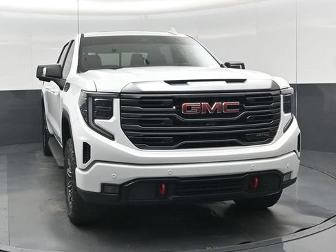 Used 2024 GMC Sierra 1500 AT4 w/ Technology Package AWD/4WD image 34