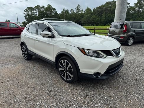 Used 2017 Nissan Rogue Sport SL w/ SL Premium Package FWD image 9