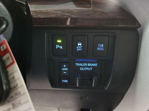 Used 2017 Toyota Tundra Limited image 17
