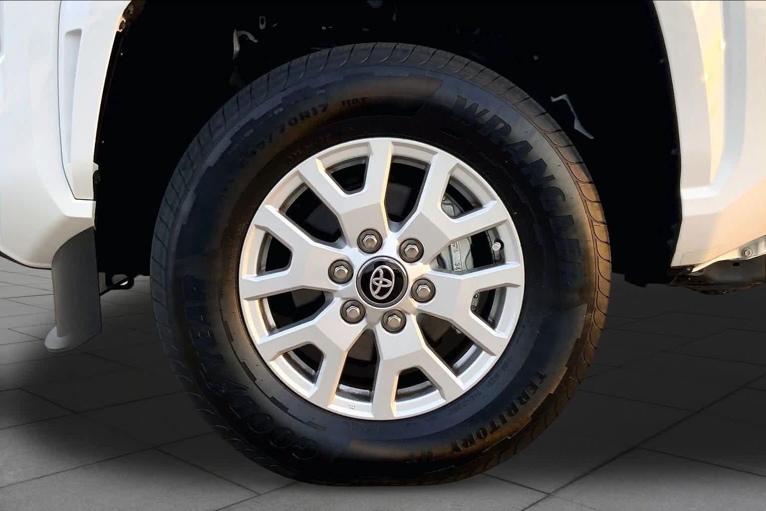 Certified 2026 Toyota Tacoma SR5 AWD/4WD image 11