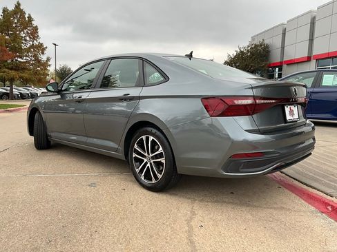 Used 2025 Volkswagen Jetta Sport image 8