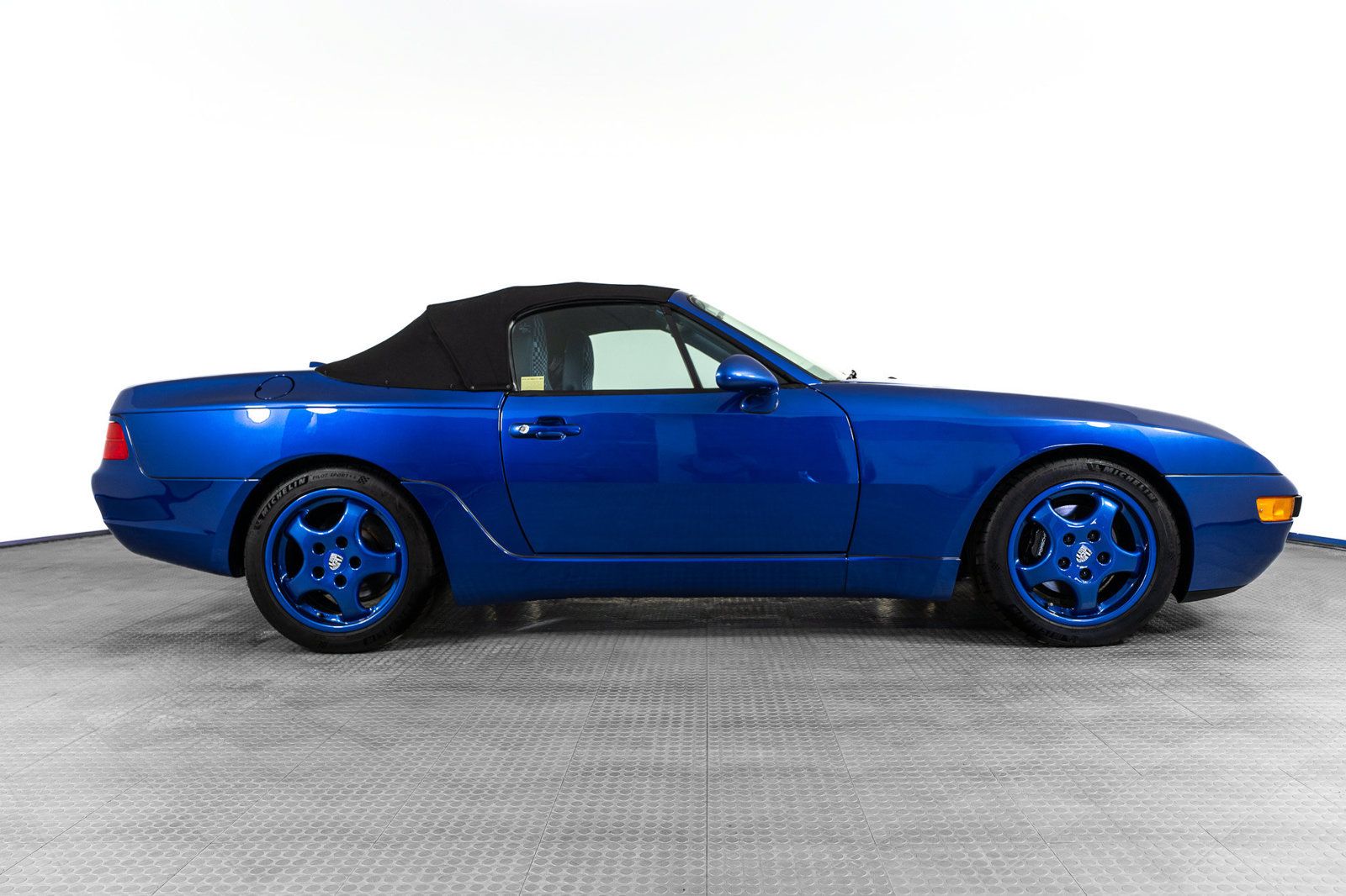 Used 1992 Porsche 968 Cabriolet RWD image 10