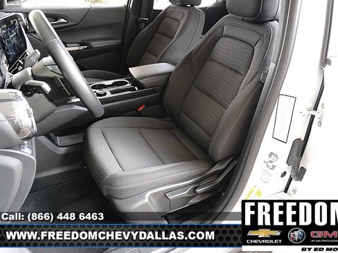 Used 2026 Chevrolet Equinox LT FWD image 9