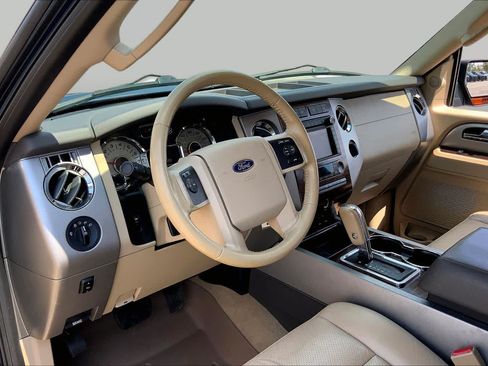 Used 2013 Ford Expedition XLT RWD image 17