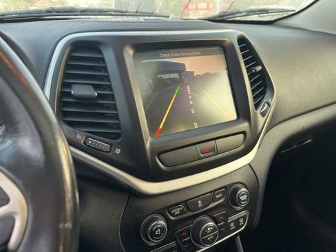 Used 2016 Jeep Cherokee Limited FWD image 25