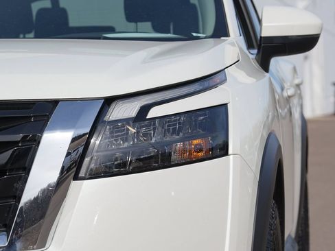 Used 2023 Nissan Pathfinder SV AWD/4WD image 10