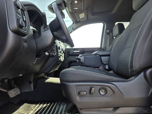 Used 2024 Chevrolet Silverado 2500 Custom w/ Custom Value Package image 11