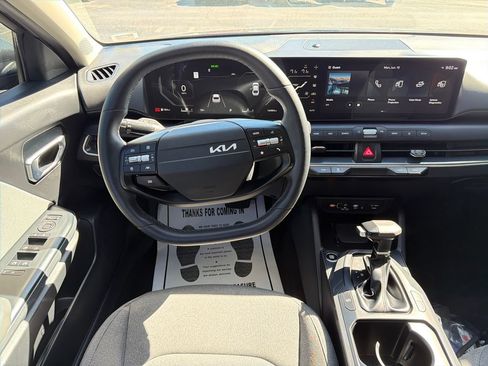 Used 2025 Kia K4 EX FWD image 16