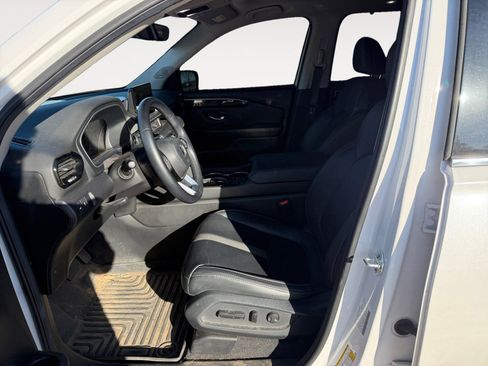 Used 2024 Honda Pilot Touring image 9