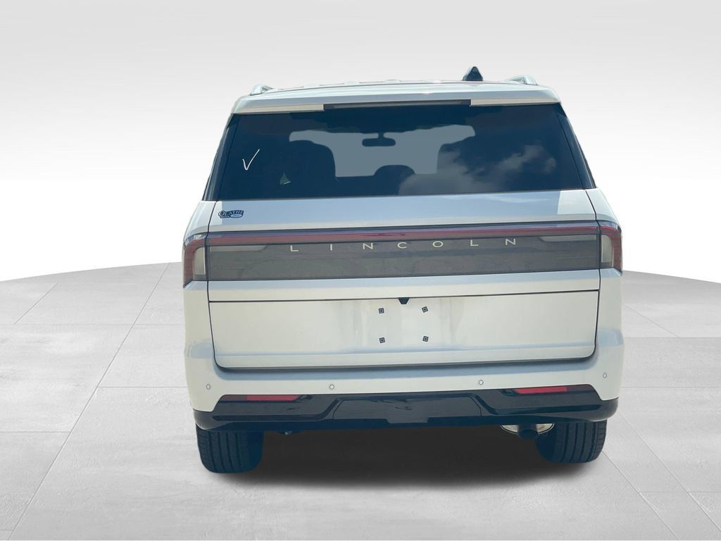 New 2027 Lincoln Navigator Reserve AWD/4WD image 4