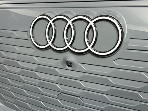 Used 2025 Audi Q6 e-tron Premium Plus w/ Premium Plus AWD/4WD image 15