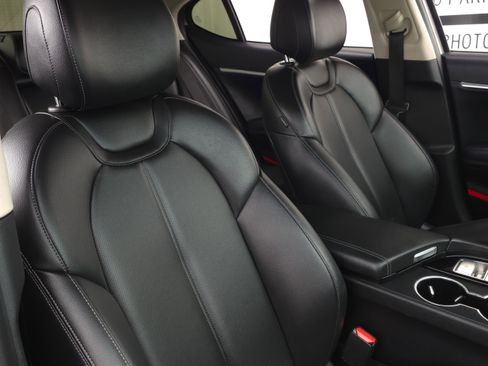 Used 2022 Genesis G70 2.0T image 31