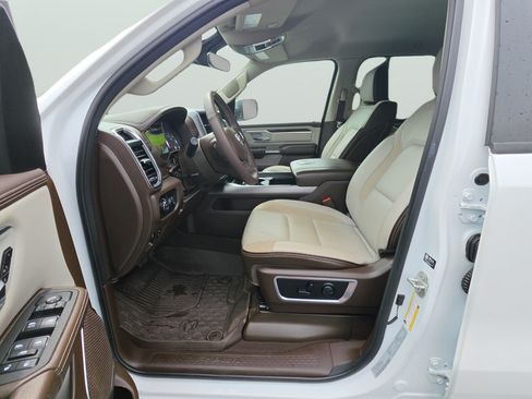 Used 2025 RAM 1500 Laramie AWD/4WD image 15