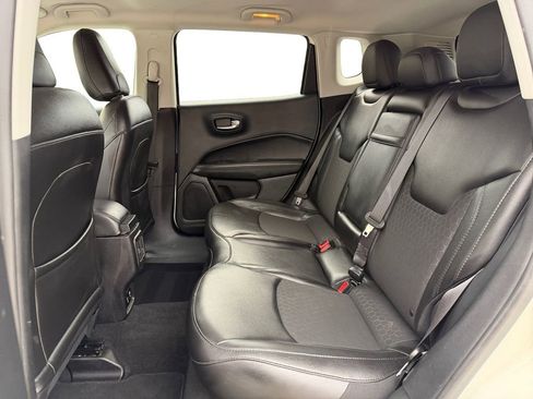 Used 2019 Jeep Compass Latitude FWD image 19