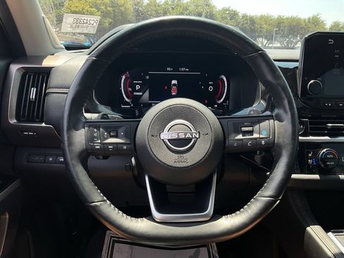 Used 2024 Nissan Pathfinder Platinum w/ Cargo Package FWD image 28