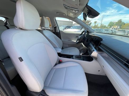Used 2025 Hyundai Kona SEL image 38