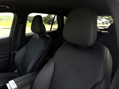 Used 2025 Mercedes-Benz GLC 300 image 13
