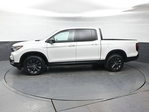 Used 2025 Honda Ridgeline Sport image 2