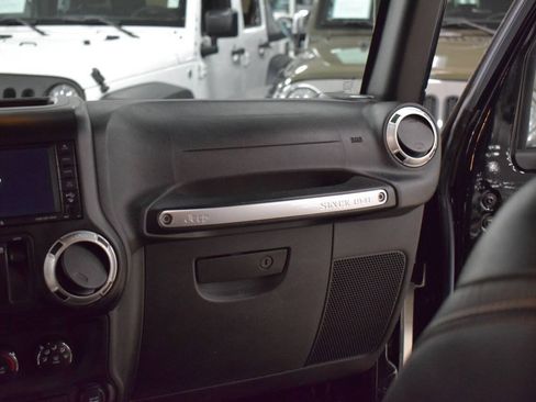 Used 2017 Jeep Wrangler Rubicon AWD/4WD image 19