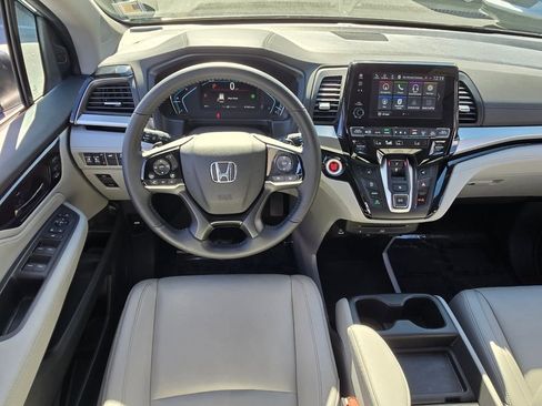 Used 2024 Honda Odyssey Touring image 16