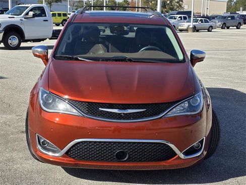 Used 2018 Chrysler Pacifica Limited w/ Tire & Wheel Group image 2