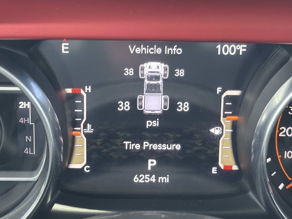 Used 2023 Jeep Gladiator Rubicon w/ LED Lighting Group AWD/4WD image 17