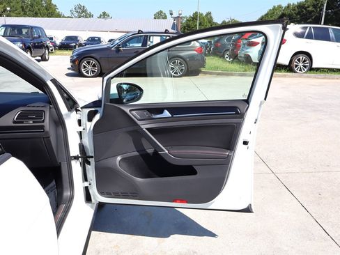 Used 2016 Volkswagen GTI SE FWD image 33