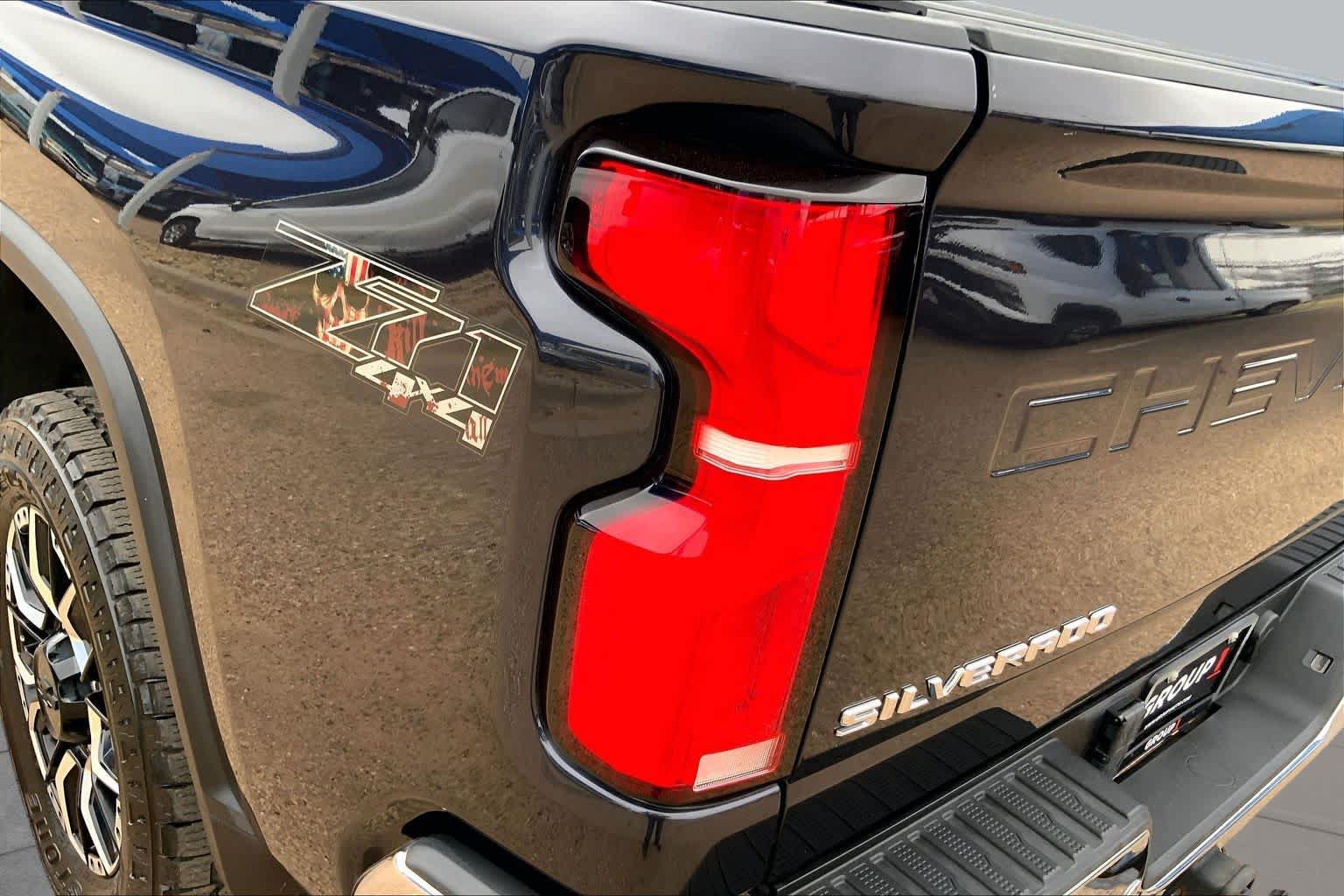 Used 2024 Chevrolet Silverado 2500 LTZ w/ LTZ Convenience Package AWD/4WD image 29