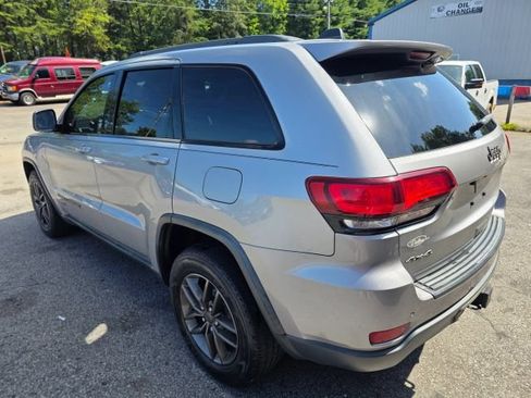 Used 2016 Jeep Grand Cherokee Laredo 75th Anniversary AWD/4WD image 7