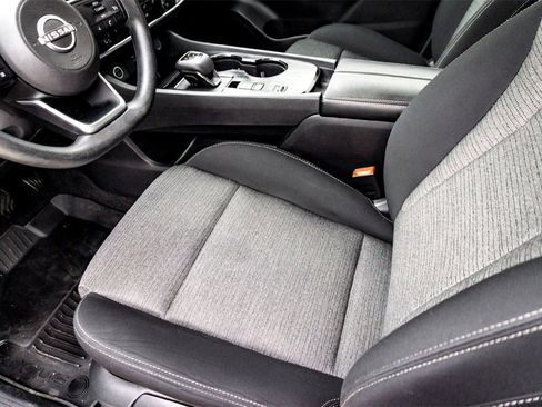 Used 2022 Nissan Rogue S image 14