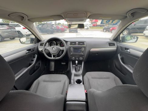 Used 2016 Volkswagen Jetta SE FWD image 9