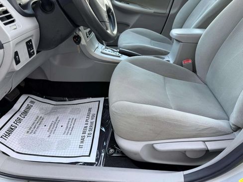 Used 2013 Toyota Corolla LE FWD image 10