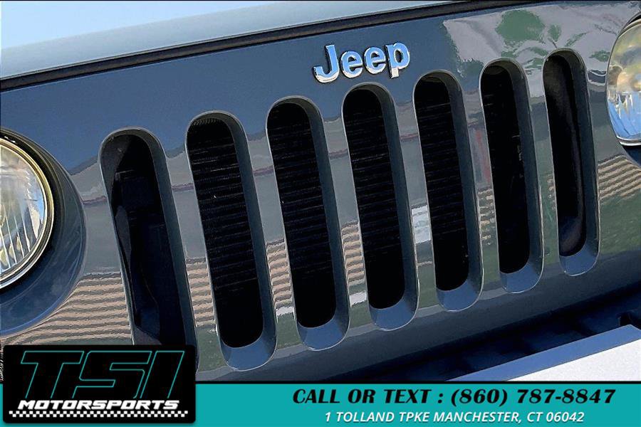 Used 2014 Jeep Wrangler Unlimited Sahara w/ Dual Top Group AWD/4WD image 26