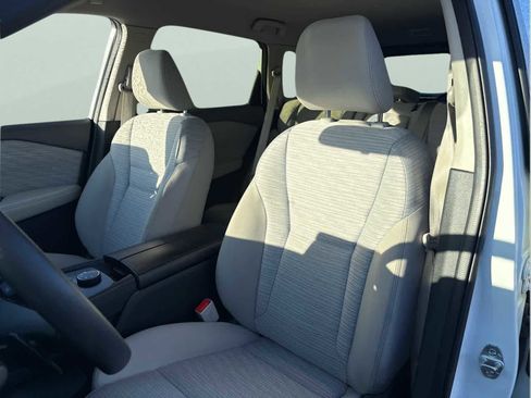 Used 2023 Nissan Rogue SV image 32