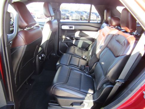 Used 2022 Ford Explorer Platinum w/ Equipment Group 601A image 15