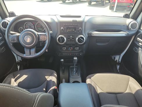 Used 2014 Jeep Wrangler Unlimited Sahara w/ Connectivity Group AWD/4WD image 8