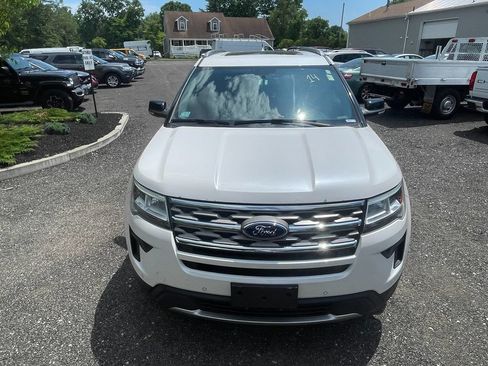 Used 2018 Ford Explorer XLT w/ Equipment Group 202A AWD/4WD image 3