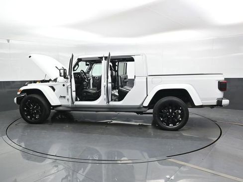 Certified 2023 Jeep Gladiator Overland image 66